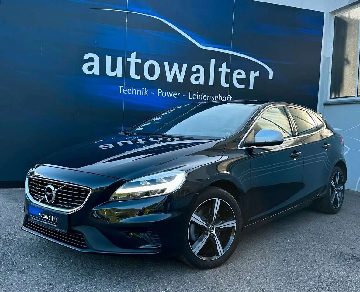 Photo 1 : Volvo V40 2017 Petrol