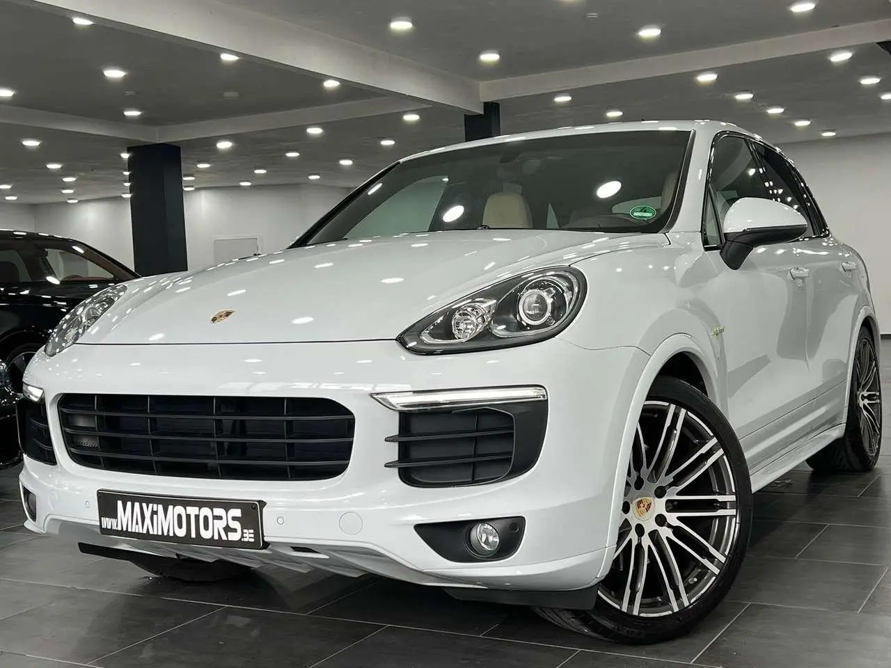 Photo 1 : Porsche Cayenne 2015 Hybride