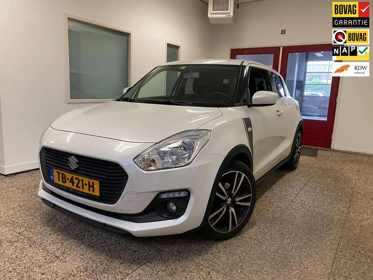 Photo 1 : Suzuki Swift 2018 Petrol