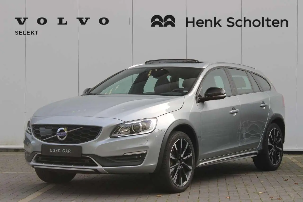 Photo 1 : Volvo V60 2017 Petrol