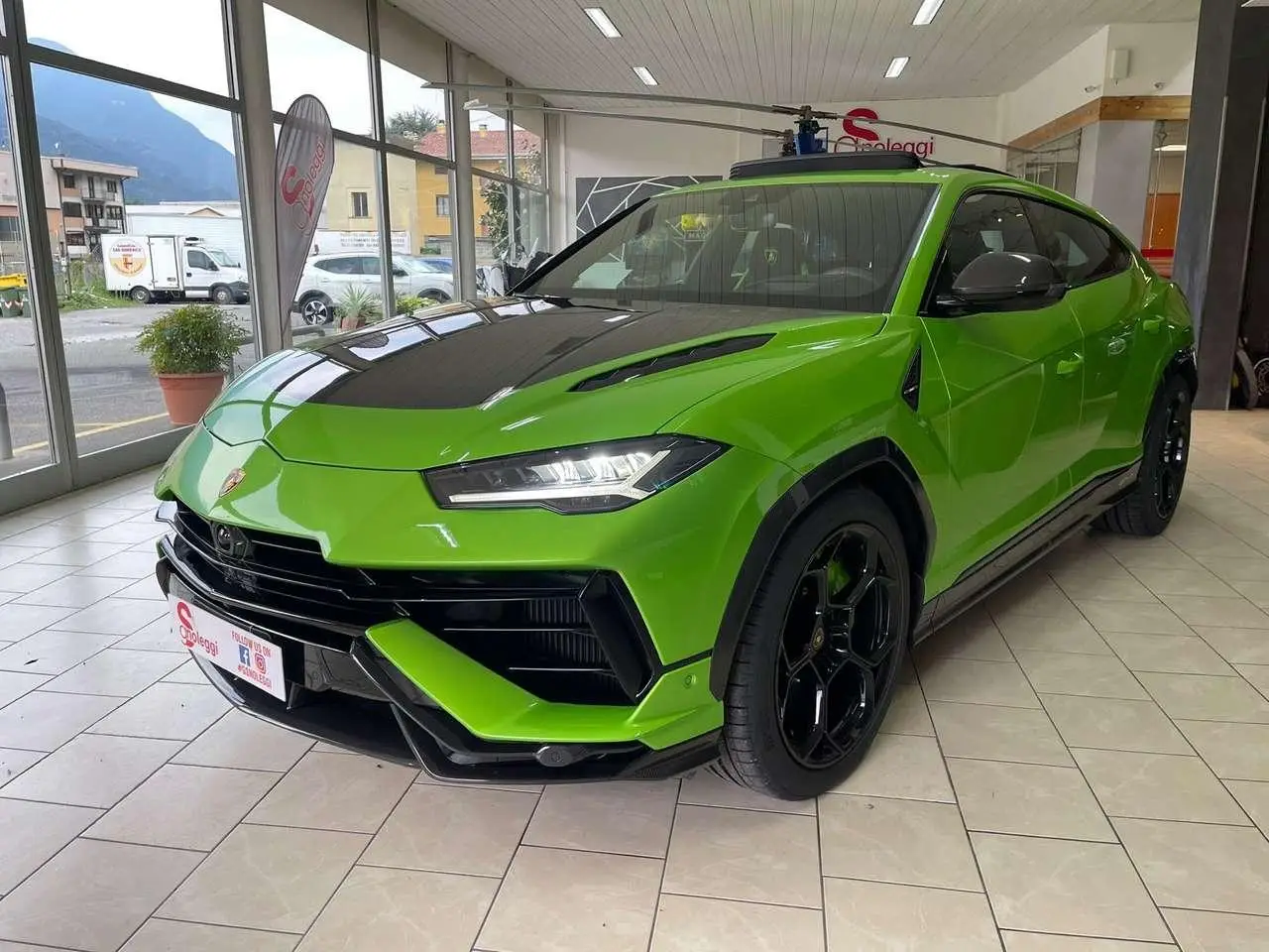 Photo 1 : Lamborghini Urus 2024 Essence