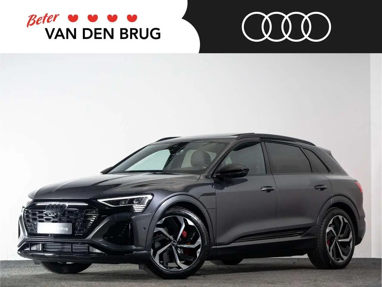 Photo 1 : Audi Q8 2023 Électrique