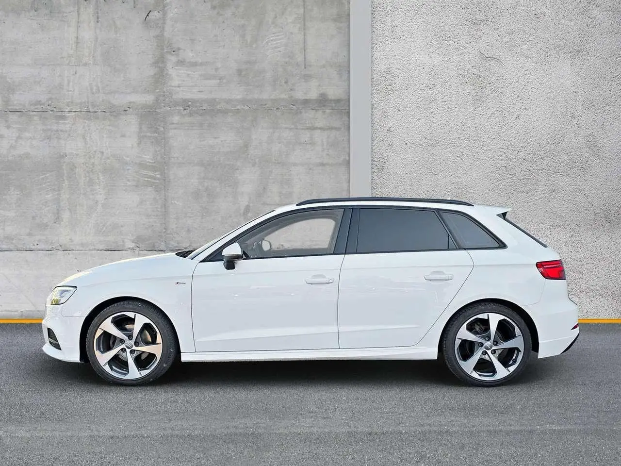 Photo 1 : Audi A3 2016 Petrol