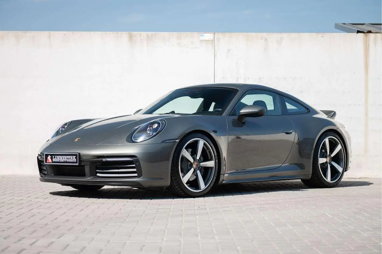 Photo 1 : Porsche 992 2020 Essence