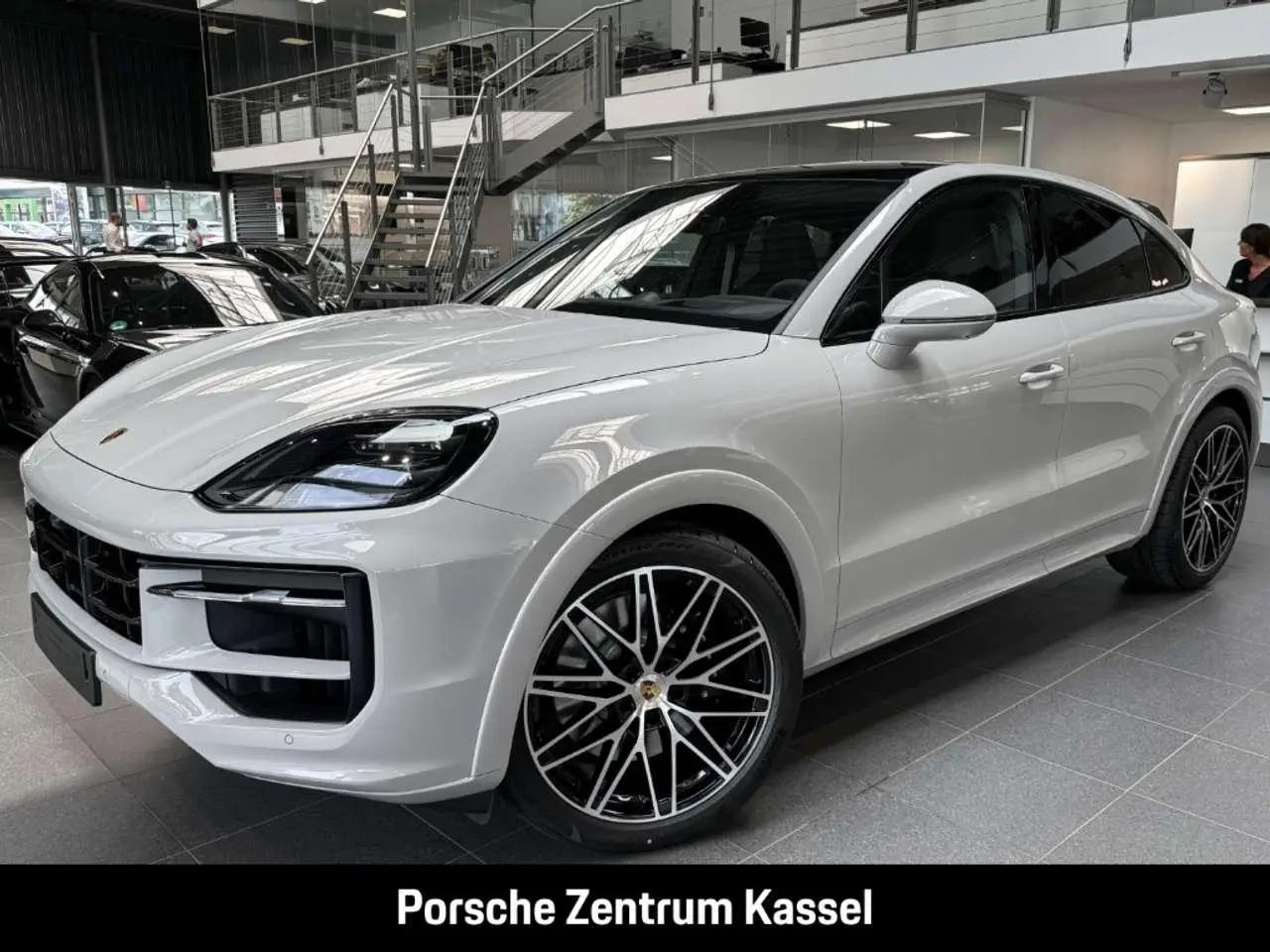 Photo 1 : Porsche Cayenne 2024 Essence