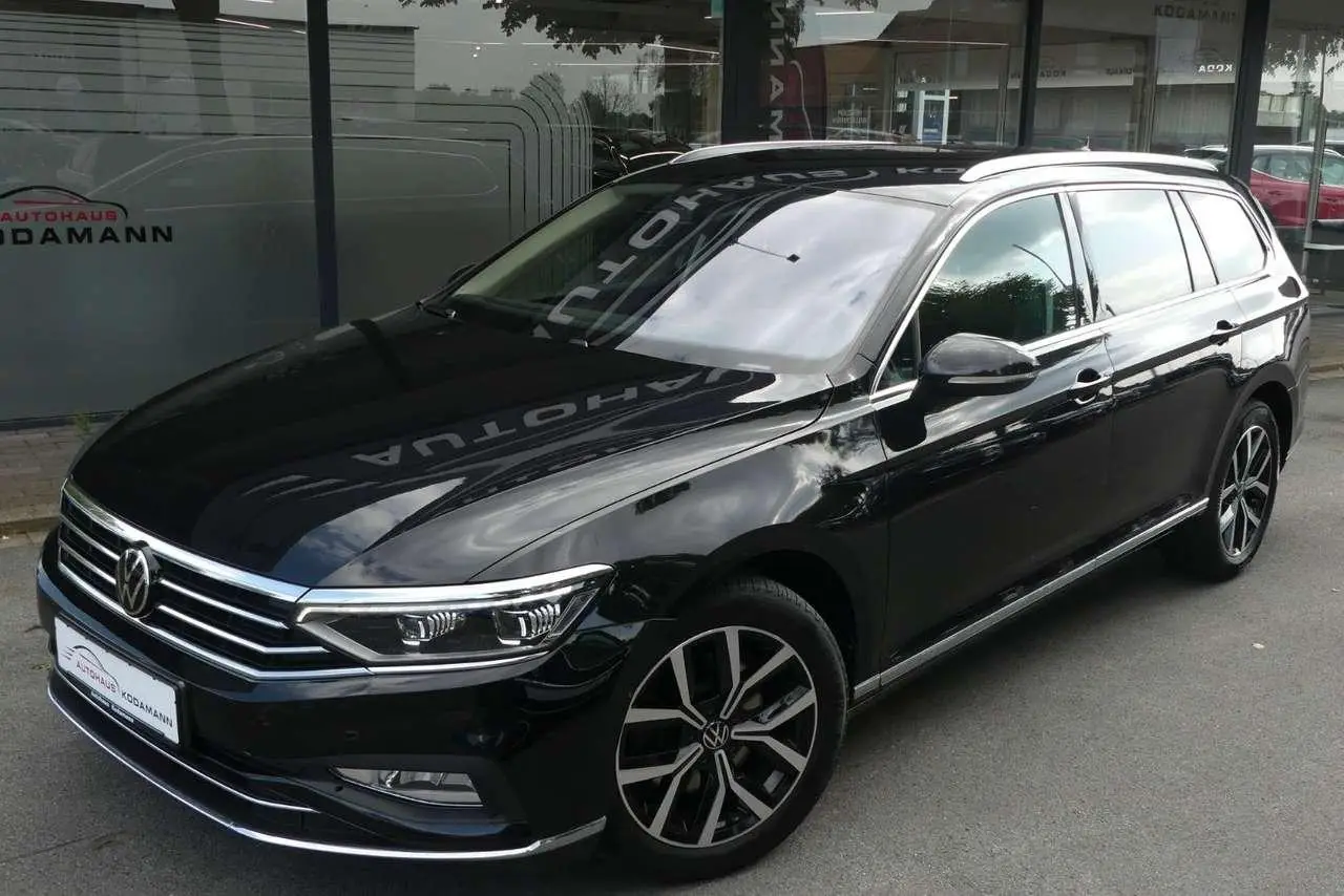 Photo 1 : Volkswagen Passat 2021 Essence