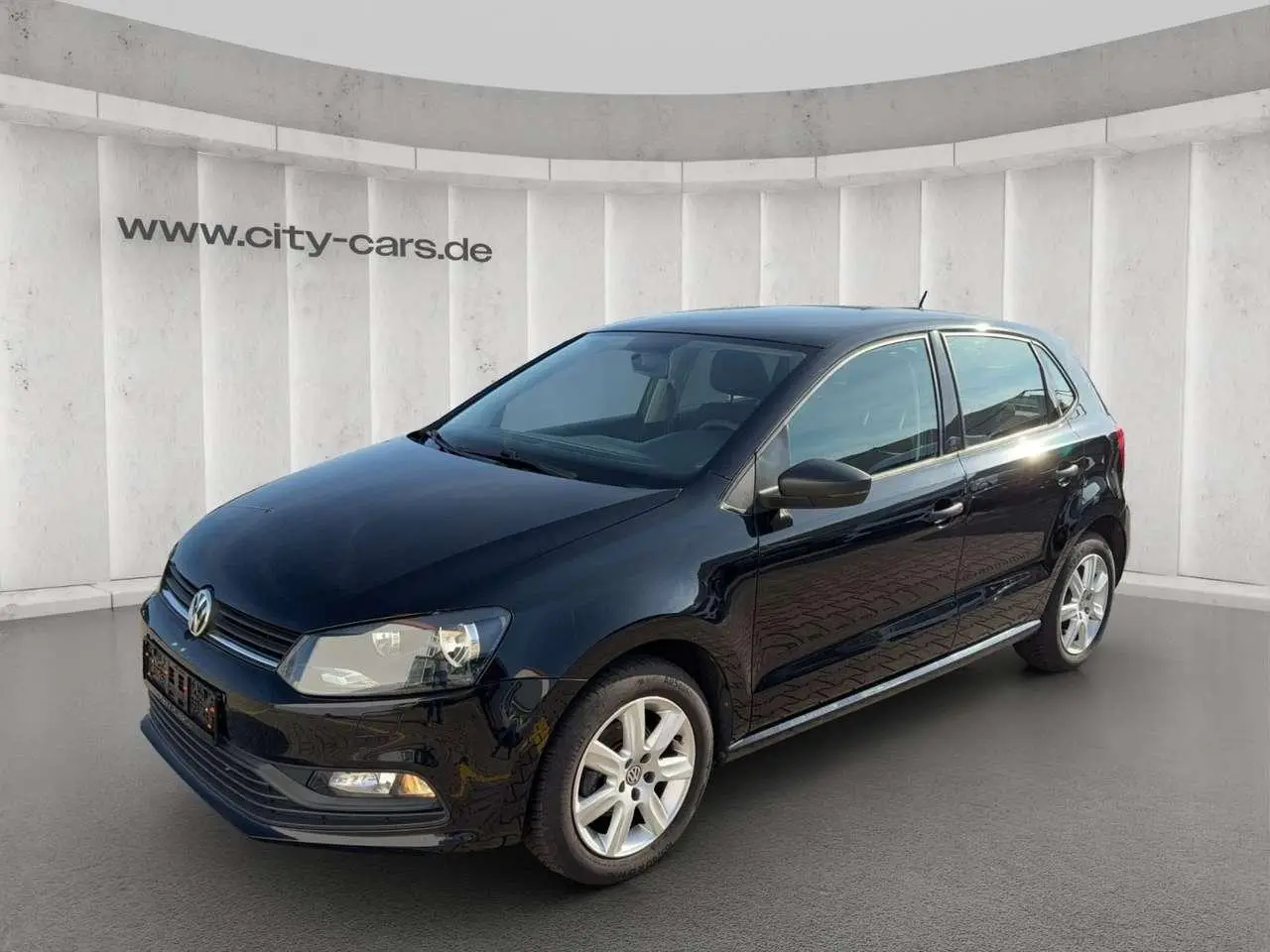 Photo 1 : Volkswagen Polo 2015 Petrol