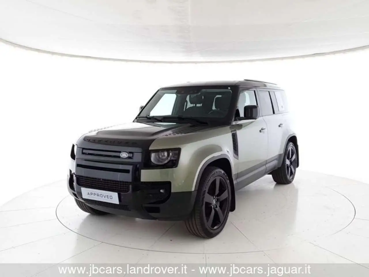 Photo 1 : Land Rover Defender 2021 Hybride