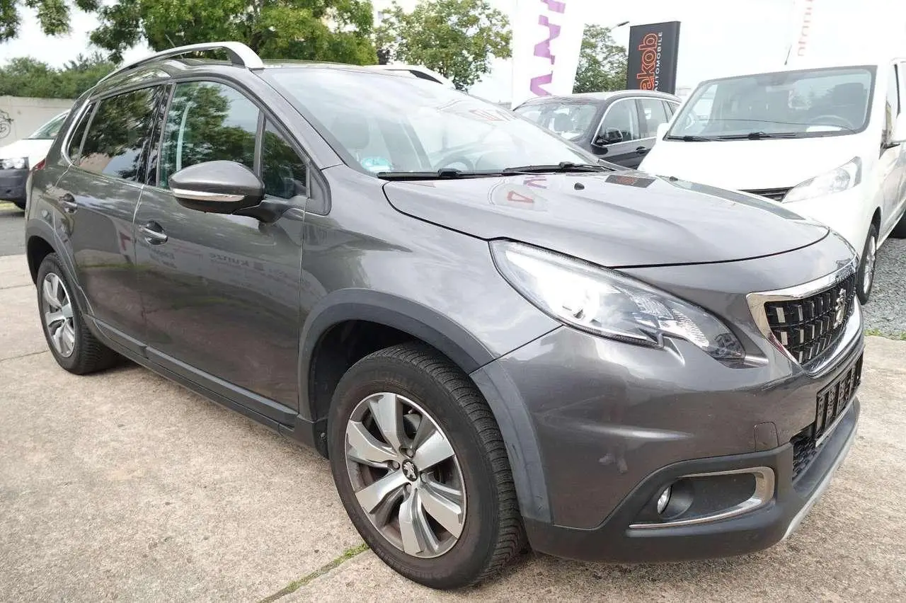 Photo 1 : Peugeot 2008 2017 Petrol