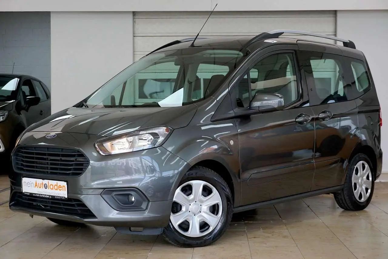 Photo 1 : Ford Tourneo 2019 Essence