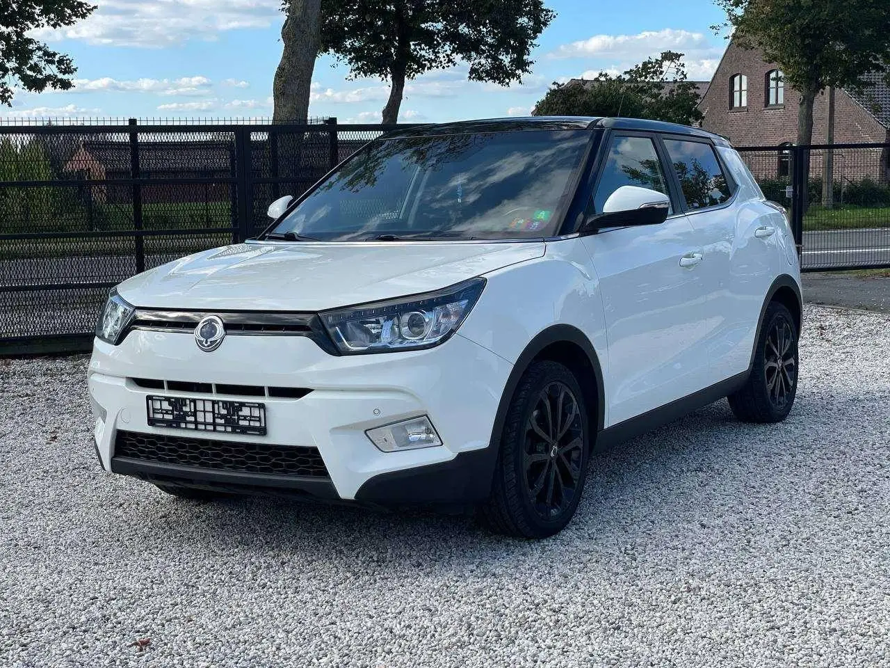 Photo 1 : Ssangyong Tivoli 2017 Petrol