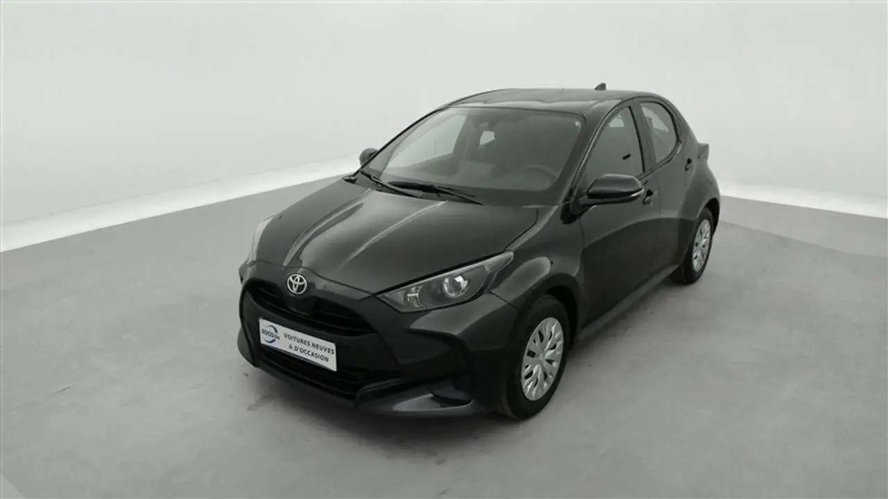 Photo 1 : Toyota Yaris 2024 Petrol