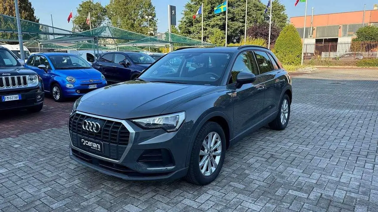 Photo 1 : Audi Q3 2019 Petrol