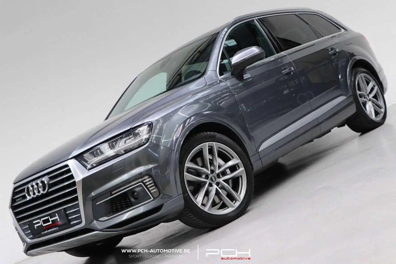 Photo 1 : Audi Q7 2017 Hybrid