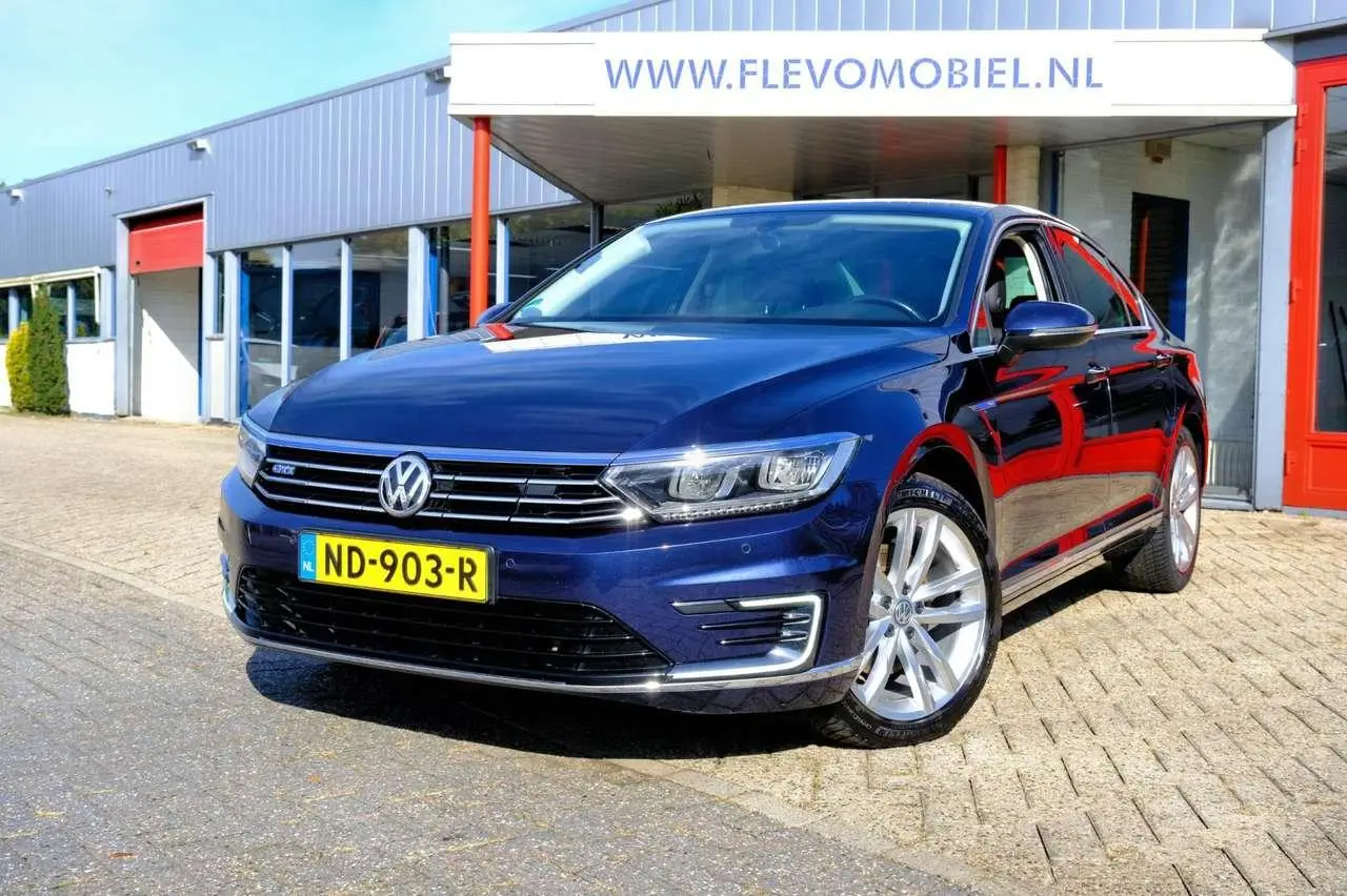 Photo 1 : Volkswagen Passat 2016 Hybrid