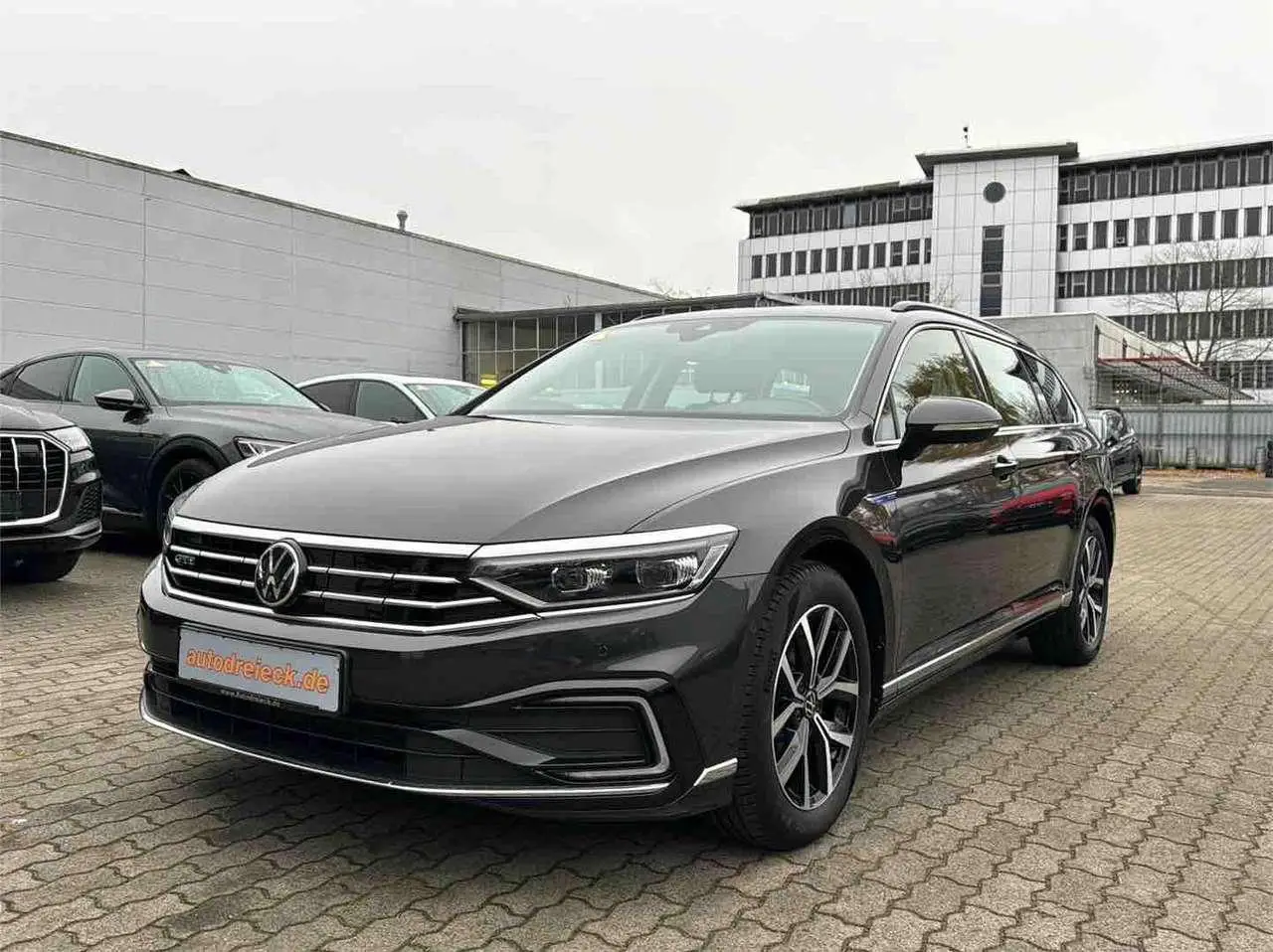 Photo 1 : Volkswagen Passat 2021 Hybride