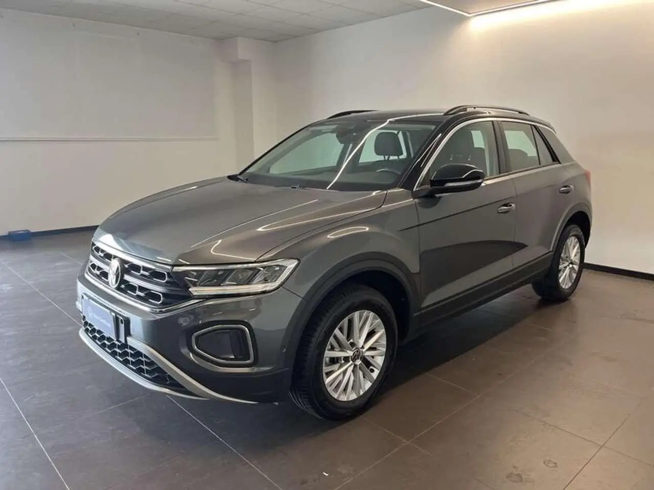 Photo 1 : Volkswagen T-roc 2023 Essence