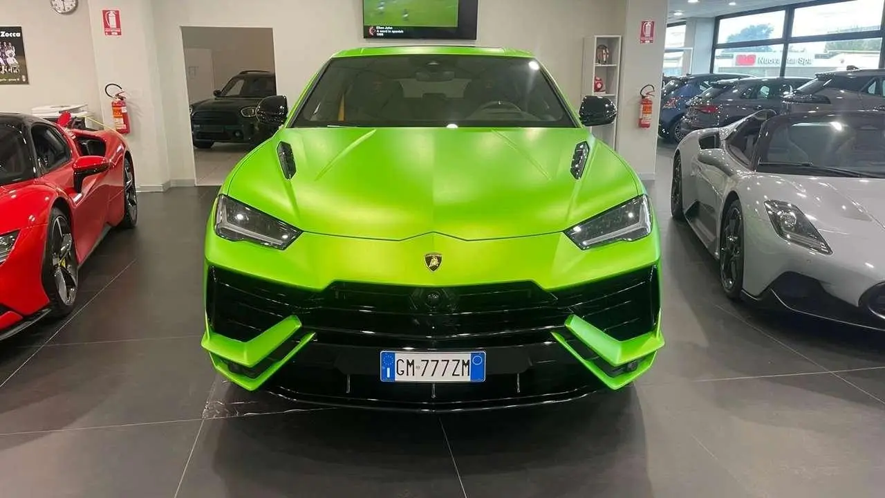 Photo 1 : Lamborghini Urus 2023 Petrol