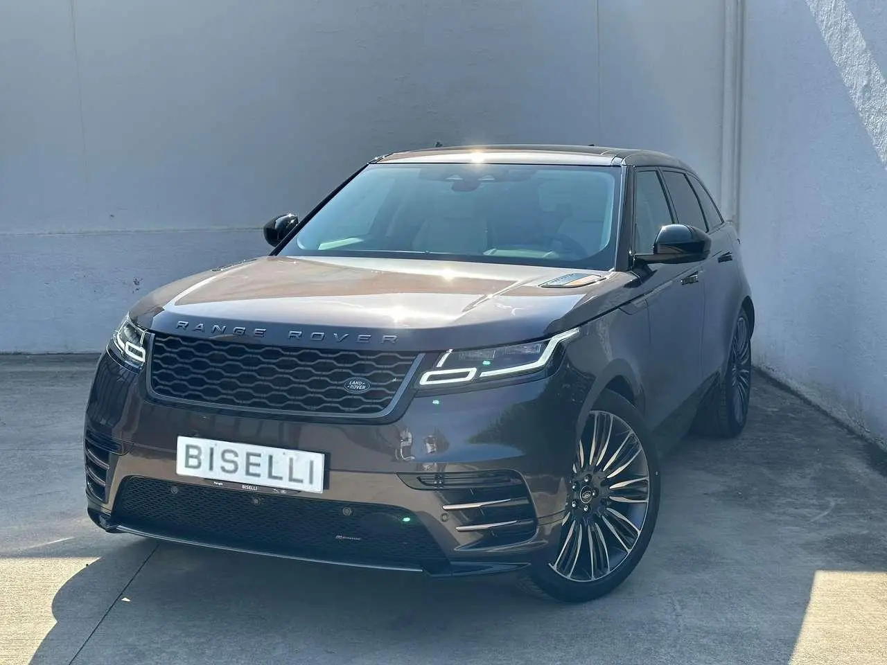 Photo 1 : Land Rover Range Rover Velar 2023 Hybrid