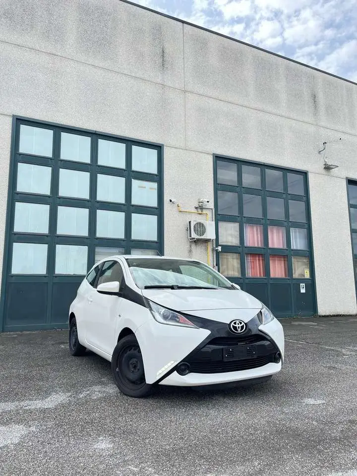 Photo 1 : Toyota Aygo 2016 Petrol