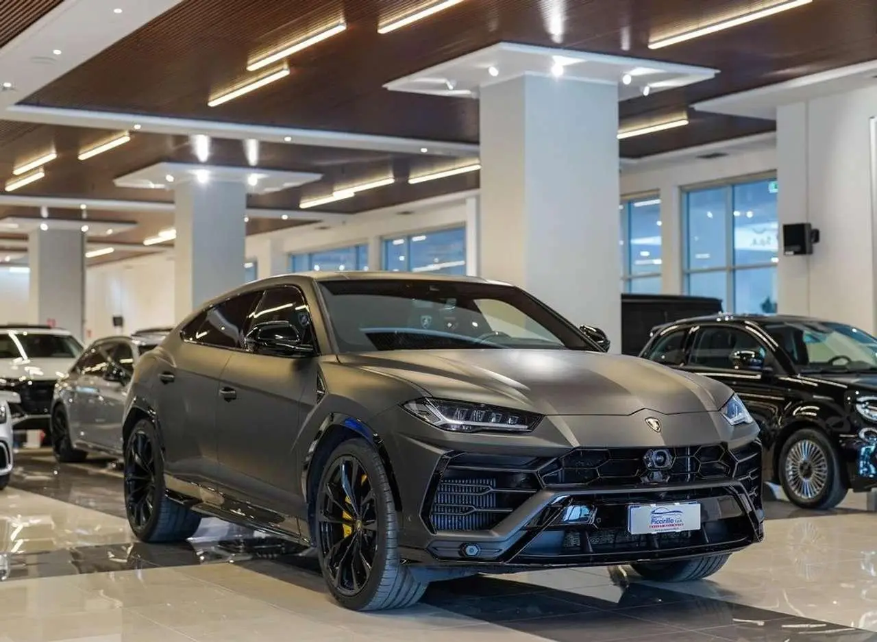 Photo 1 : Lamborghini Urus 2019 Petrol