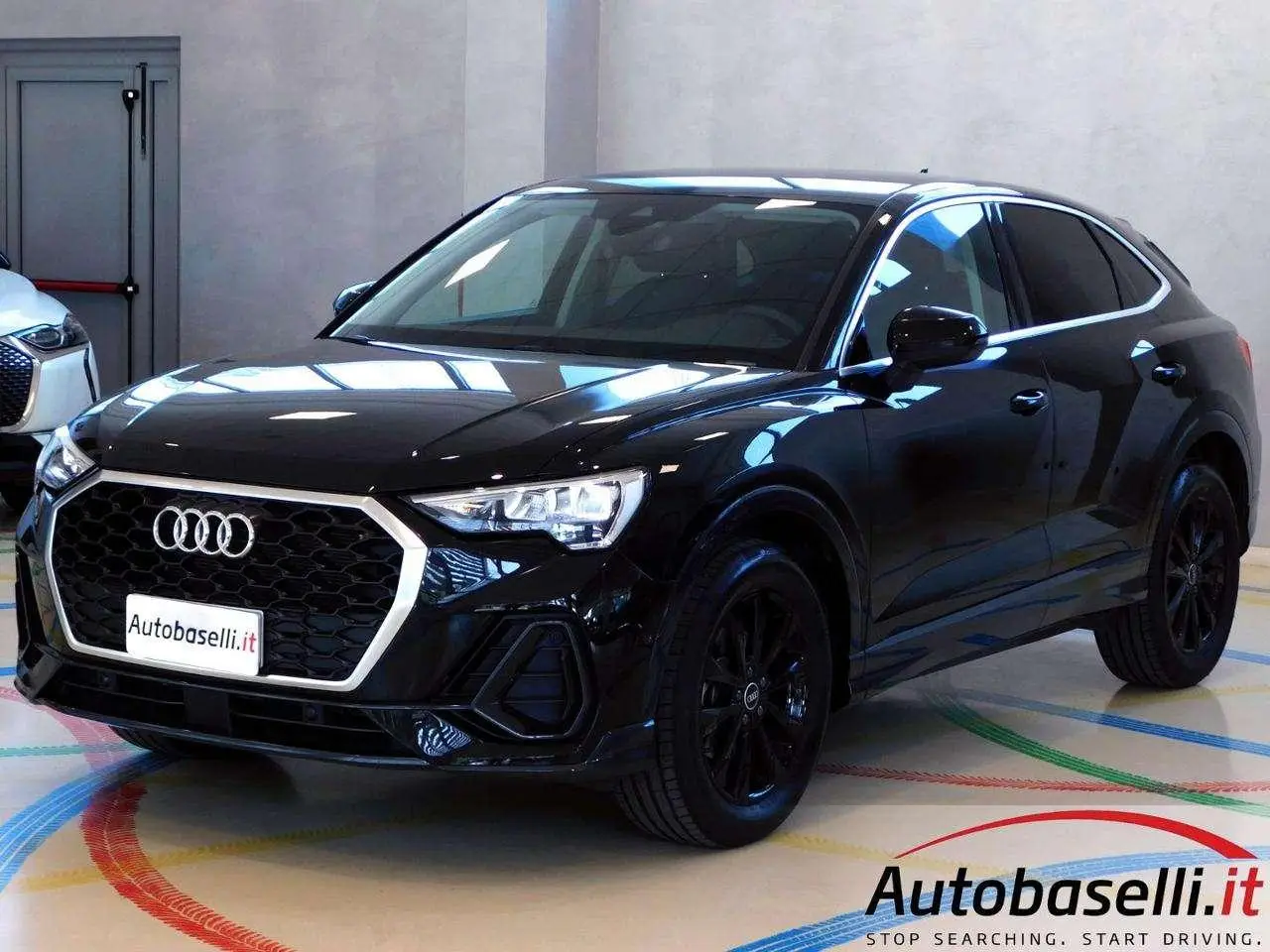 Photo 1 : Audi Q3 2023 Petrol