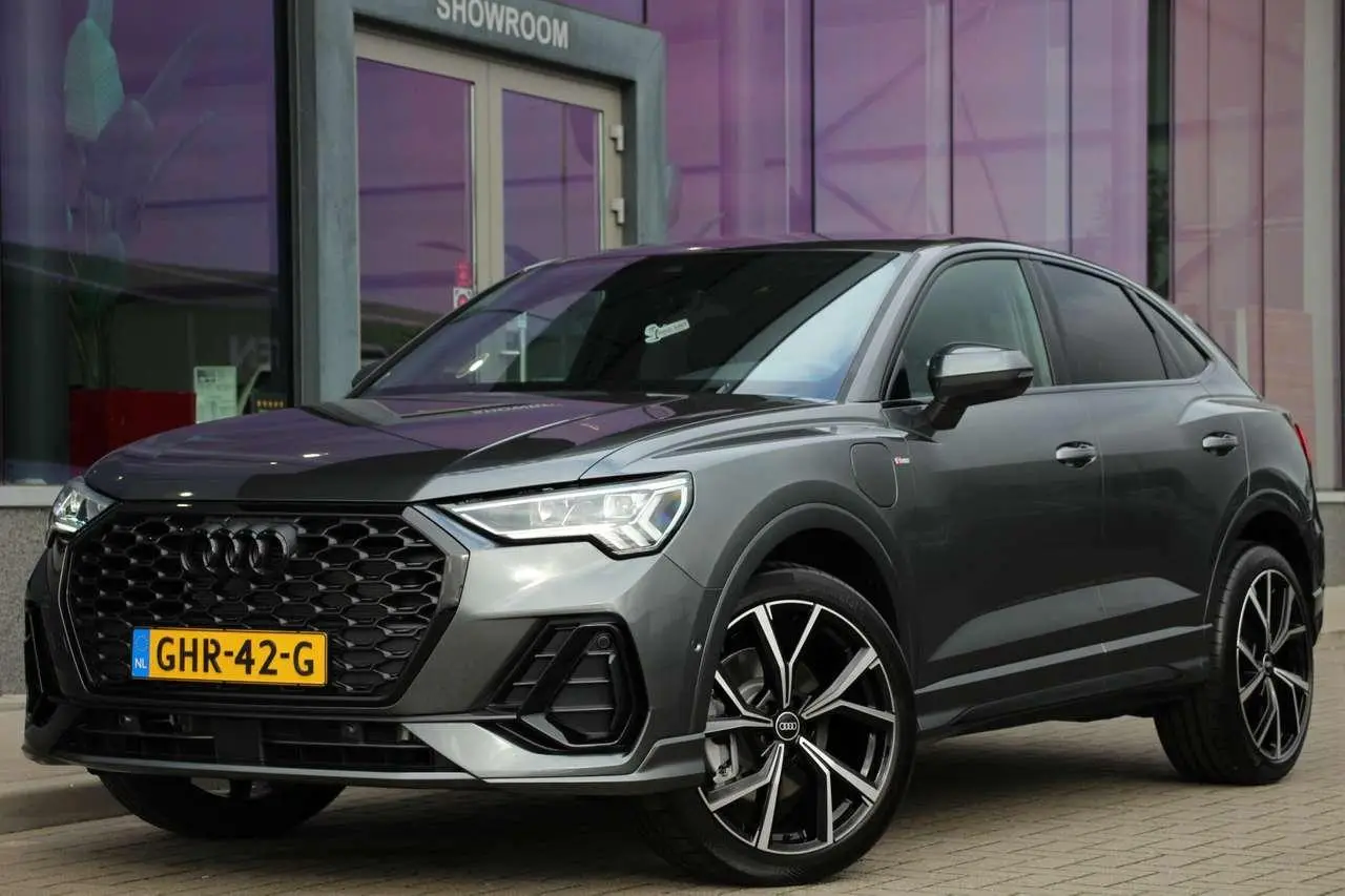 Photo 1 : Audi Q3 2024 Hybrid