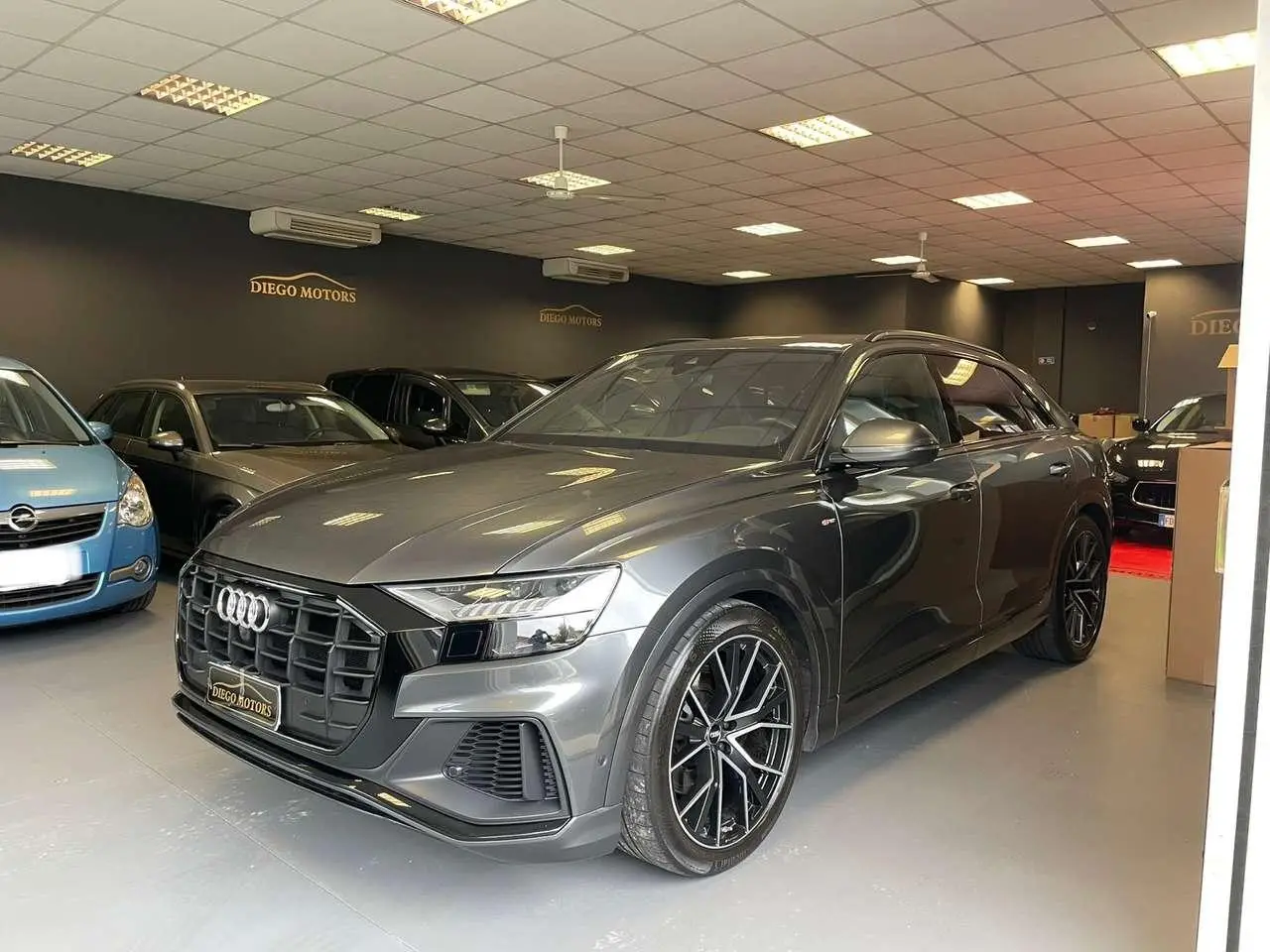 Photo 1 : Audi Q8 2019 Hybrid