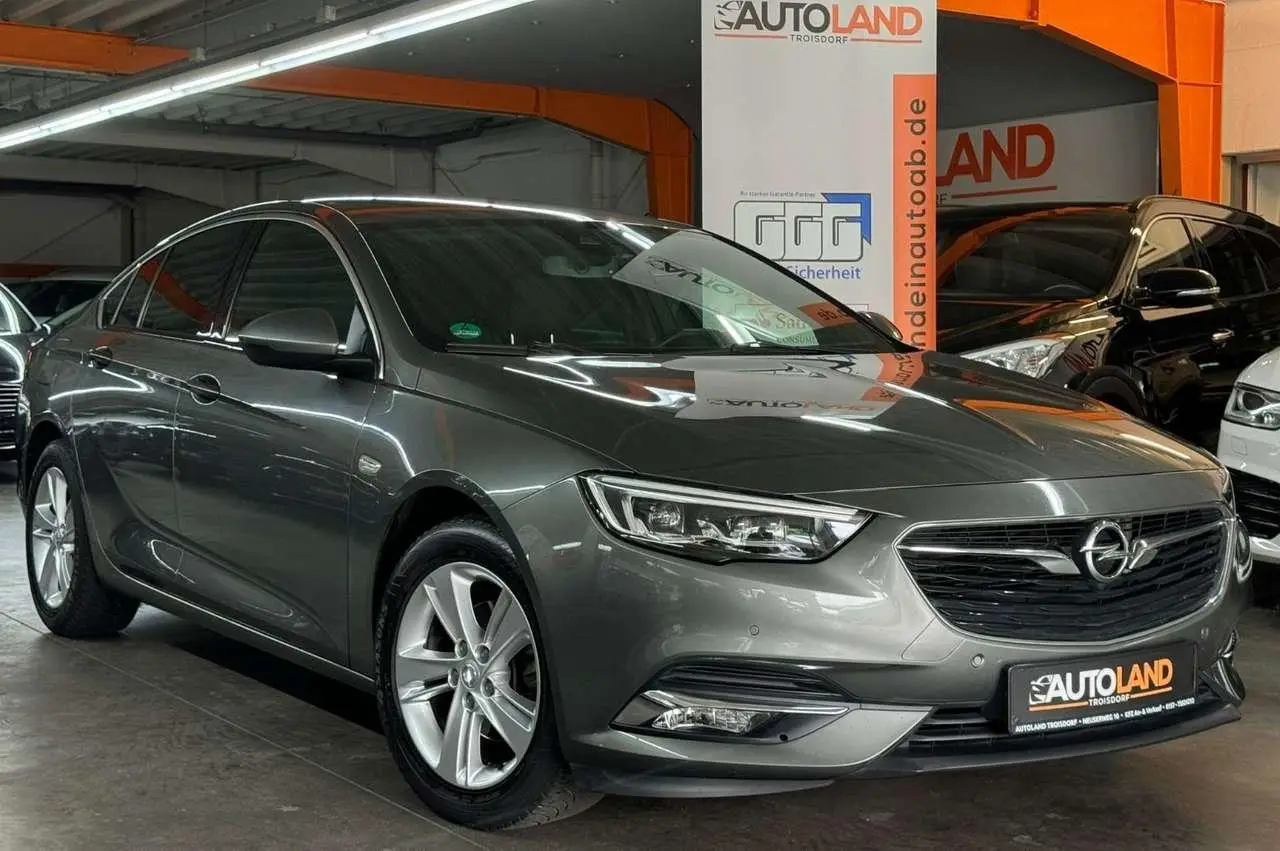 Photo 1 : Opel Insignia 2018 Essence