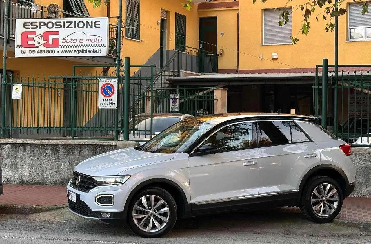 Photo 1 : Volkswagen T-roc 2017 Petrol