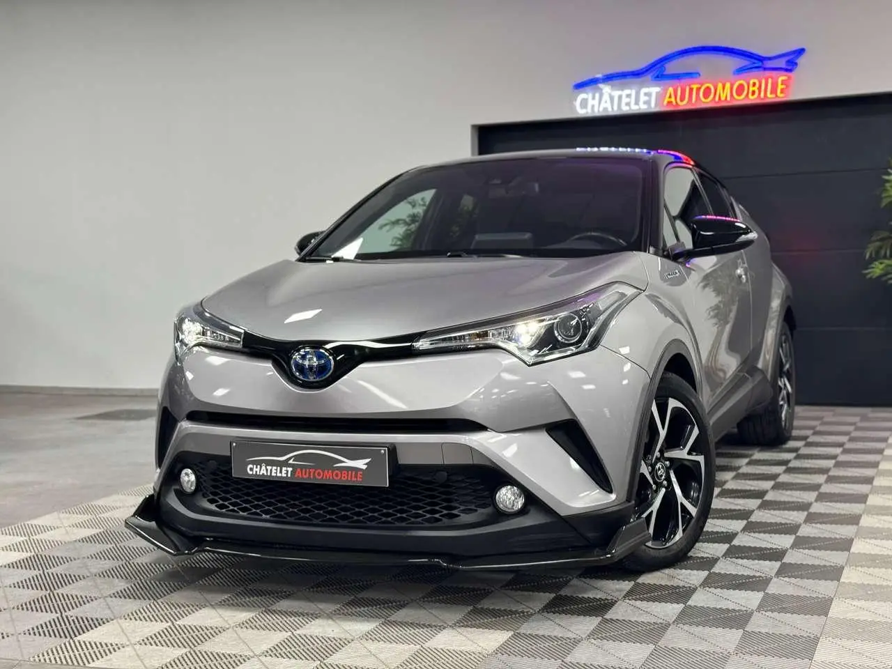 Photo 1 : Toyota C-hr 2017 Hybride