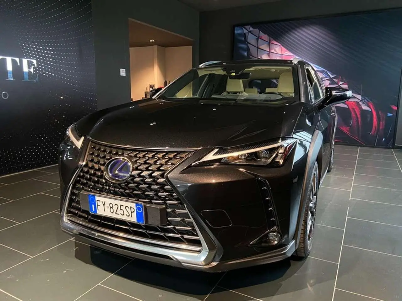 Photo 1 : Lexus Ux 2019 Hybride