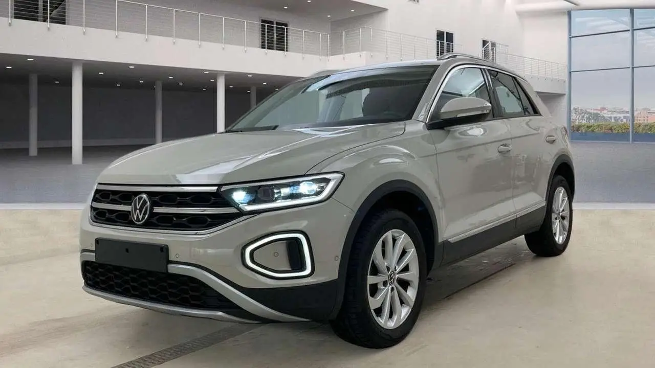 Photo 1 : Volkswagen T-roc 2023 Petrol