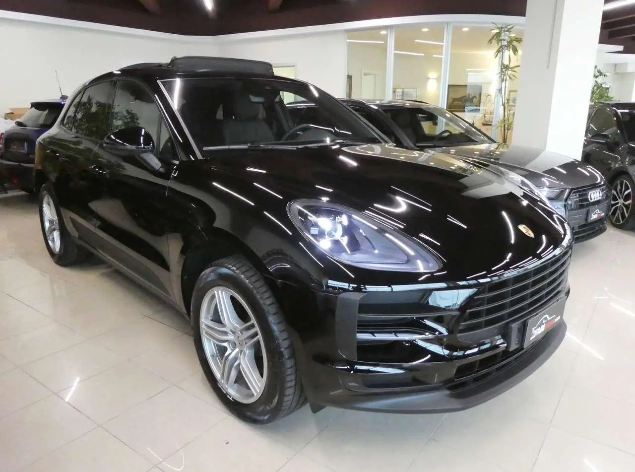 Photo 1 : Porsche Macan 2021 Essence