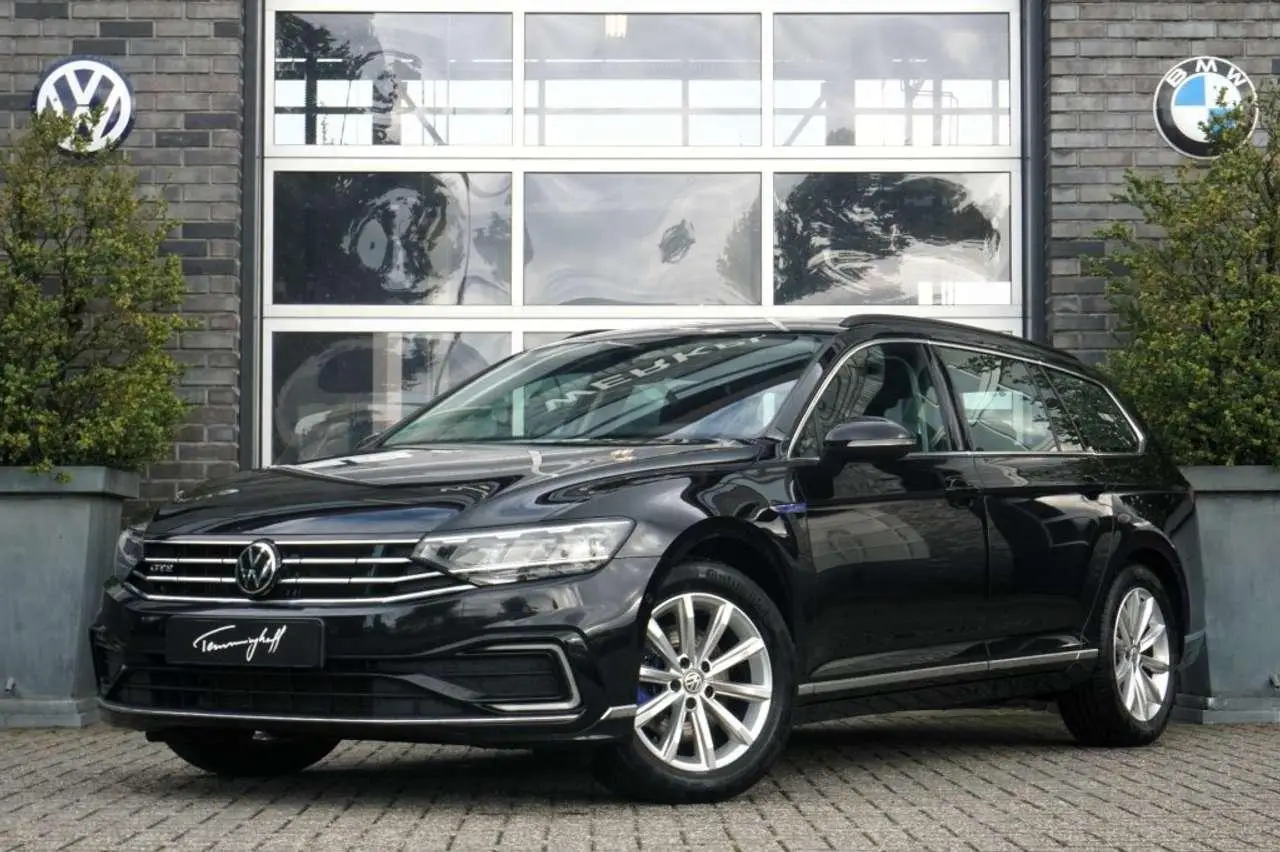 Photo 1 : Volkswagen Passat 2020 Hybrid