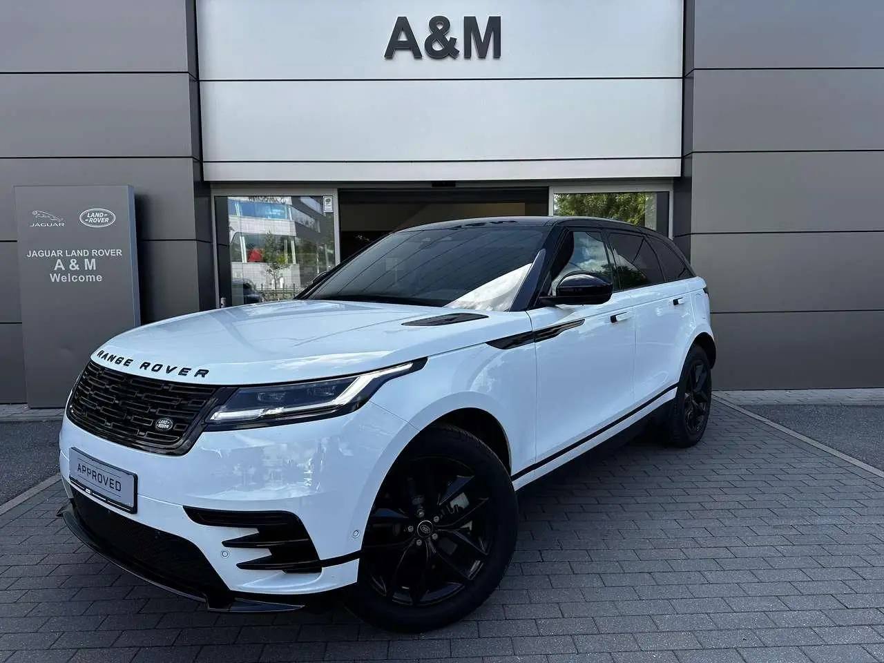 Photo 1 : Land Rover Range Rover Velar 2024 Hybrid