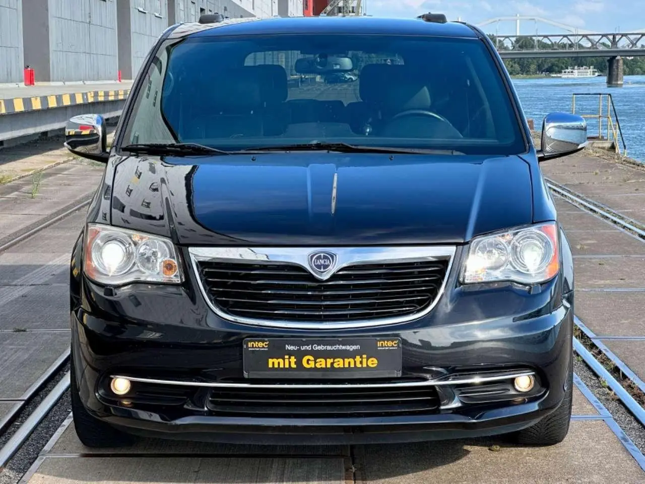 Photo 1 : Lancia Voyager 2015 Diesel