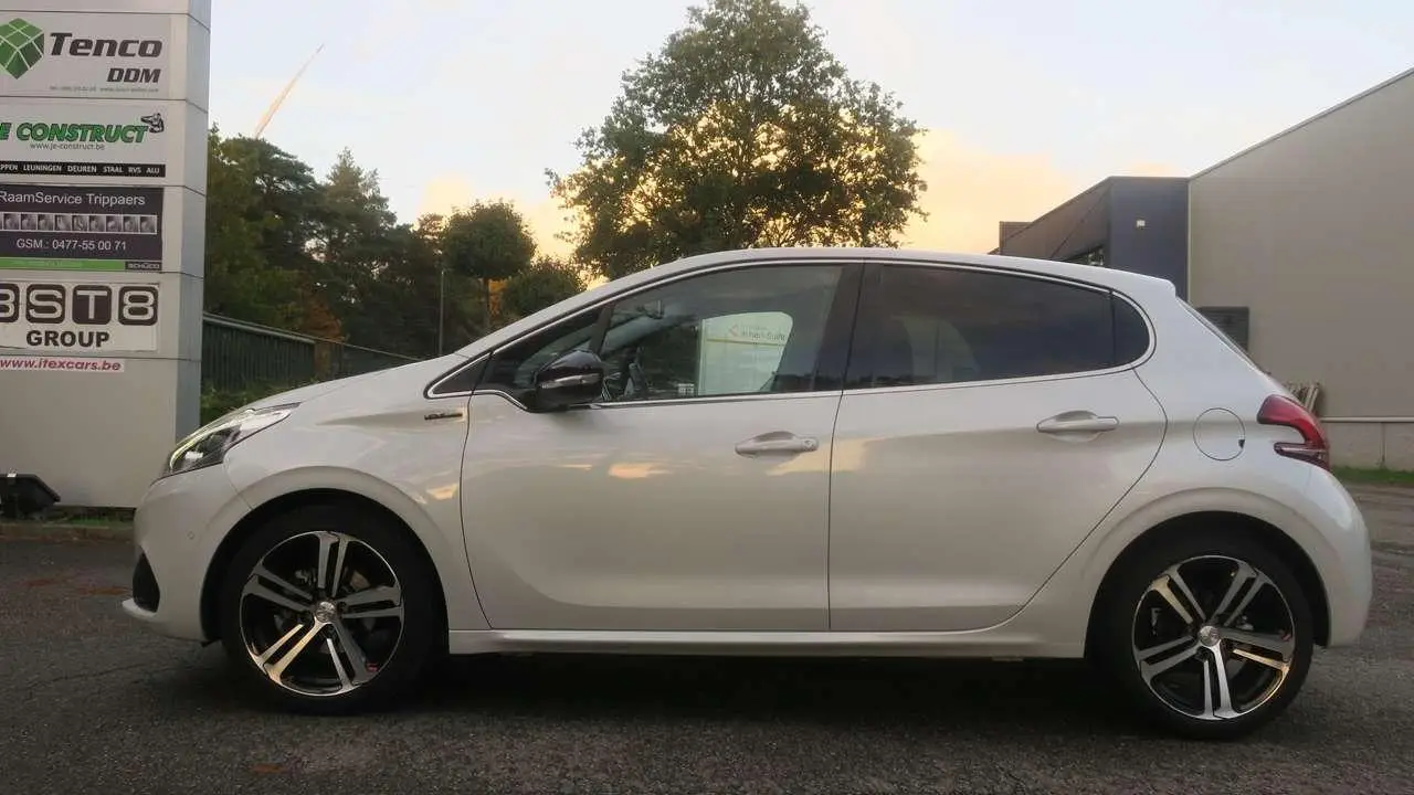 Photo 1 : Peugeot 208 2017 Petrol