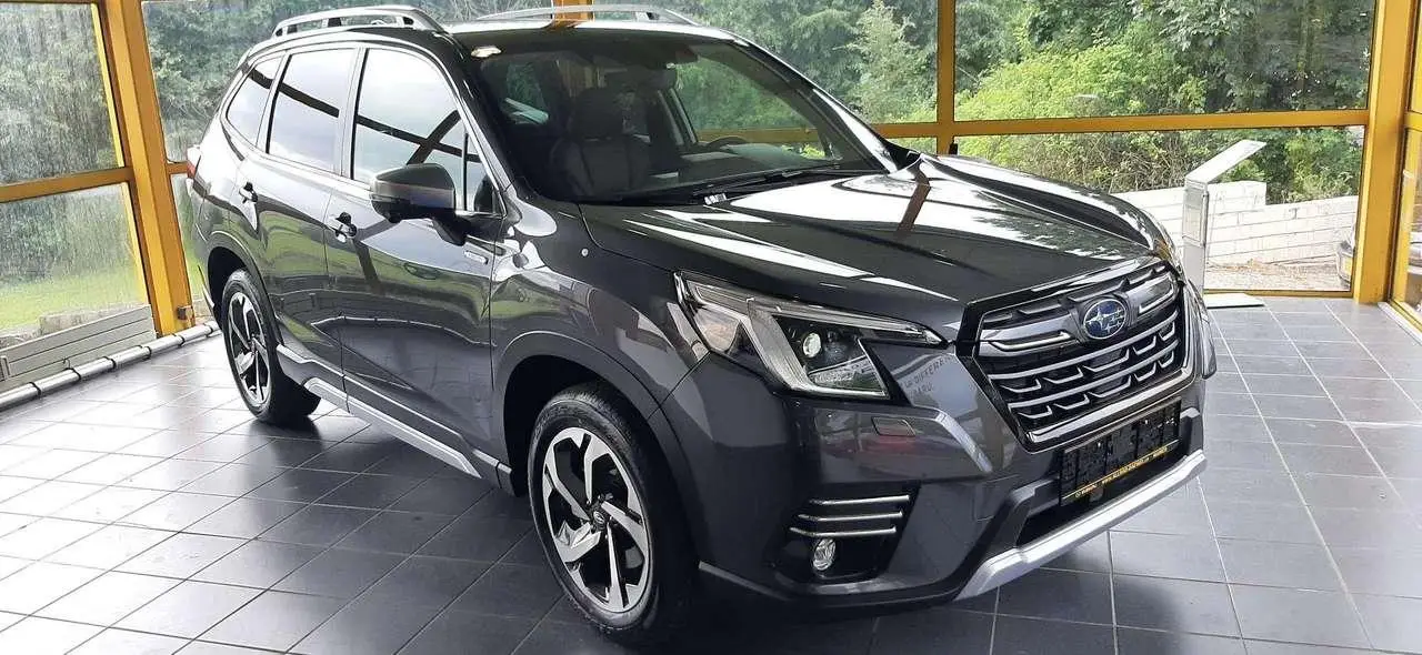 Photo 1 : Subaru Forester 2024 Essence