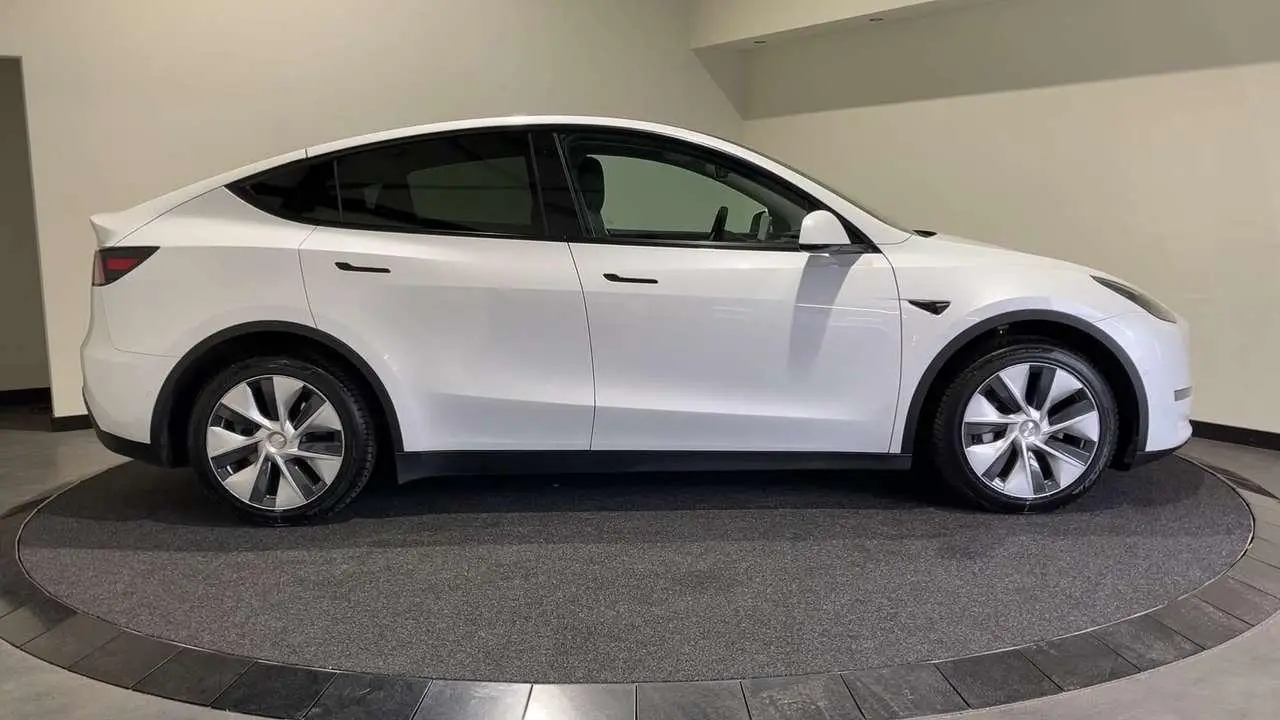 Photo 1 : Tesla Model Y 2022 Électrique