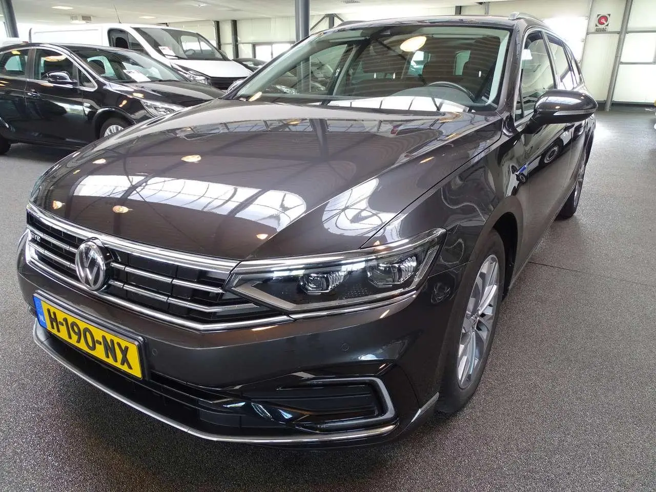 Photo 1 : Volkswagen Passat 2020 Hybrid