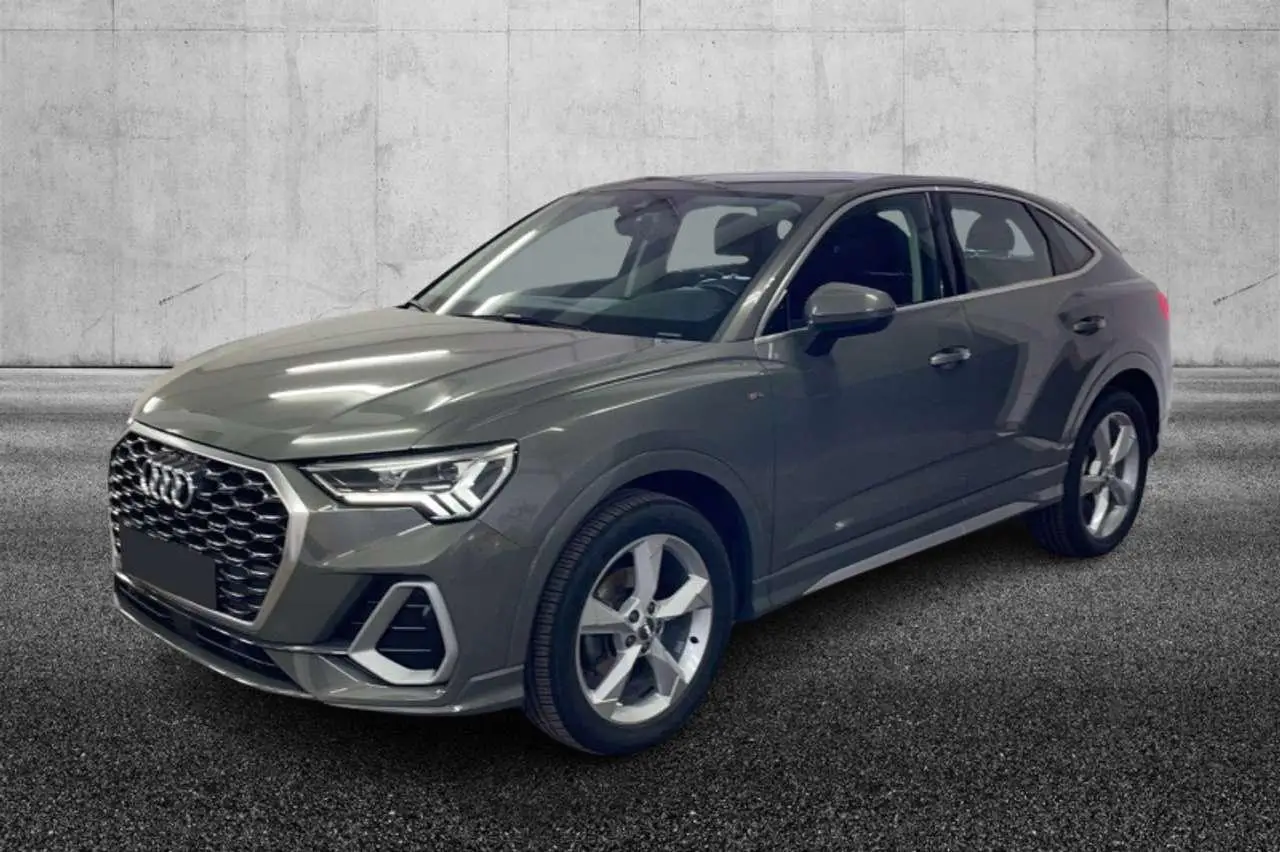 Photo 1 : Audi Q3 2020 Hybride