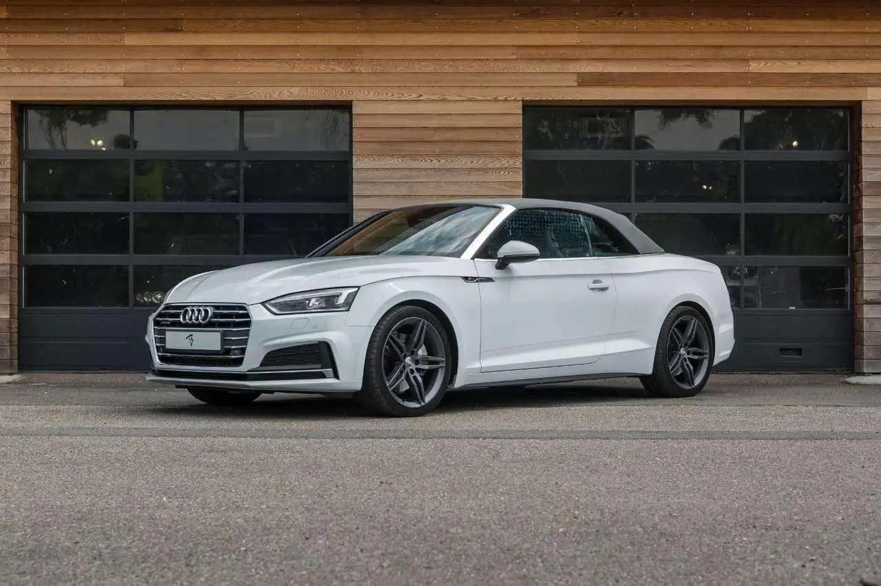 Photo 1 : Audi A5 2017 Petrol