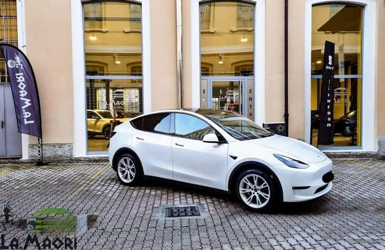 Photo 1 : Tesla Model Y 2024 Électrique