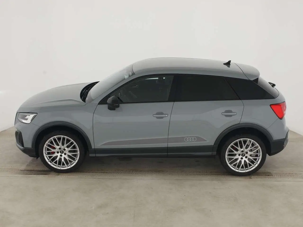 Photo 1 : Audi Q2 2023 Petrol