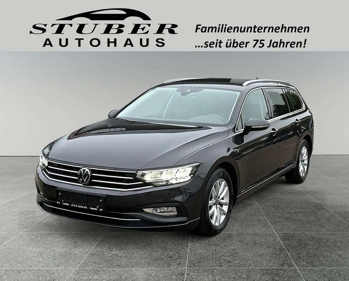 Photo 1 : Volkswagen Passat 2022 Petrol