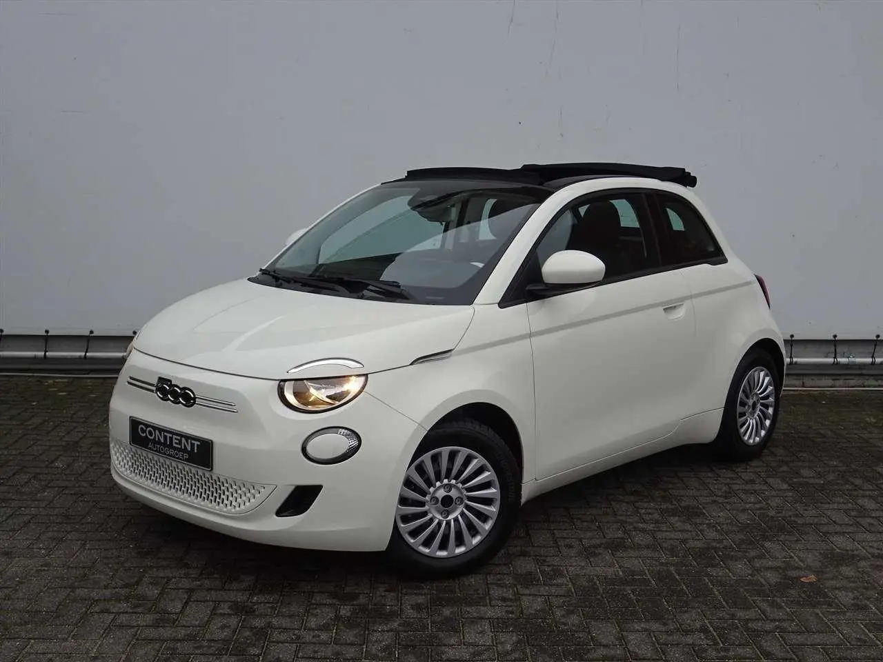 Photo 1 : Fiat 500c 2024 Electric