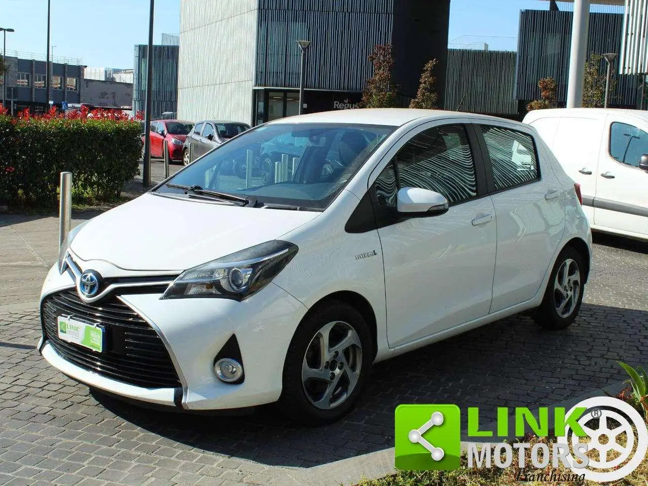 Photo 1 : Toyota Yaris 2016 Hybrid