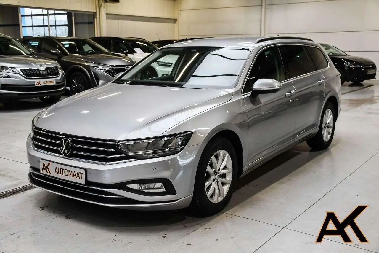 Photo 1 : Volkswagen Passat 2023 Petrol