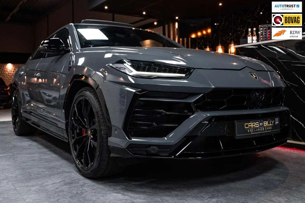 Photo 1 : Lamborghini Urus 2022 Essence